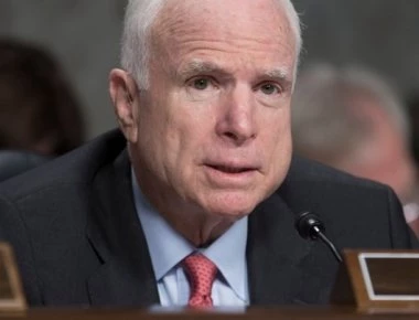 Τζον Μακέιν: «Ο Αλ. Τσίπρας και ο Ζ. Ζάεφ επέδειξαν θάρρος πολιτικών ηγετών»